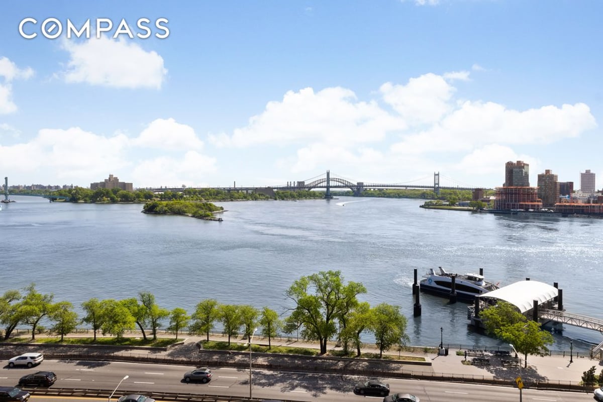 Photo for 200 East End Avenue - 200 East End Avenue Cooperative in Upper East Side, Manhattan