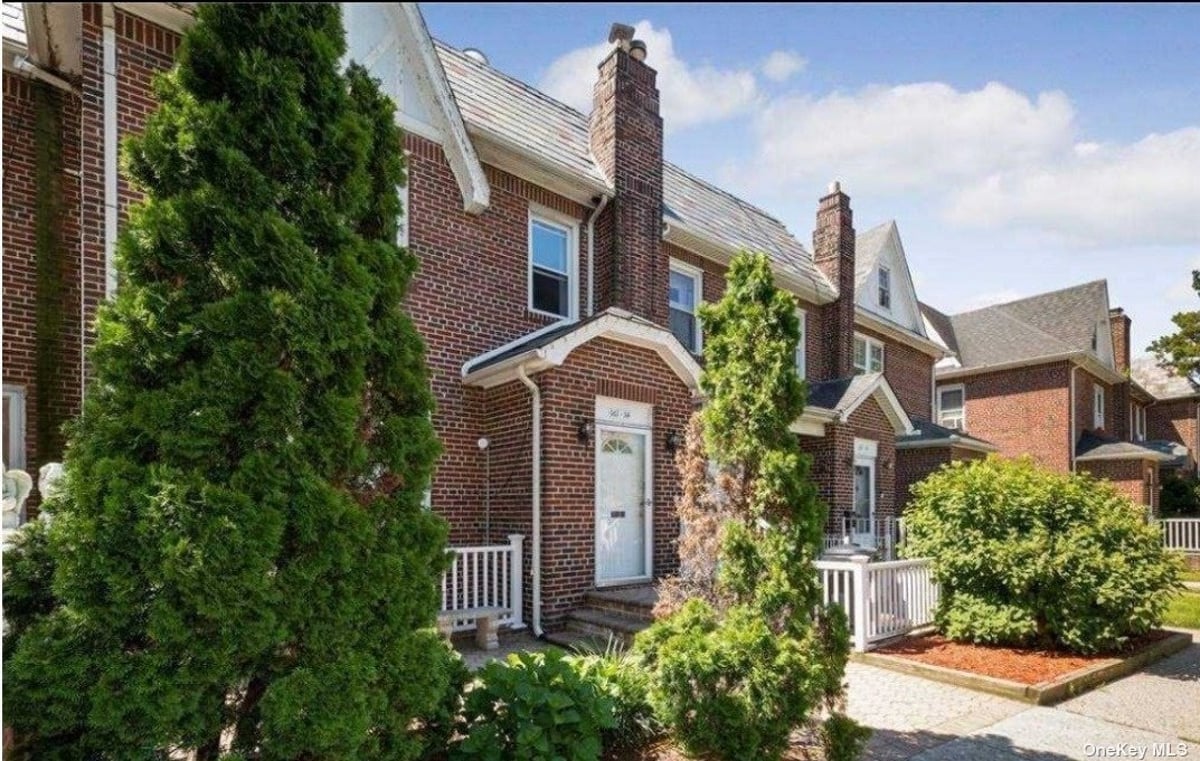 16134 Grand Central Parkway Rental NYC Real Estate Brokerage