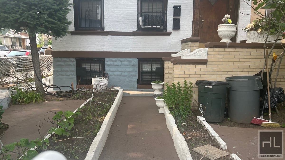 NATURALLY BRIGHT 3 BEDROOM w/ HUGE DECK NEWKIRK AVENUE/ FLATBUSH