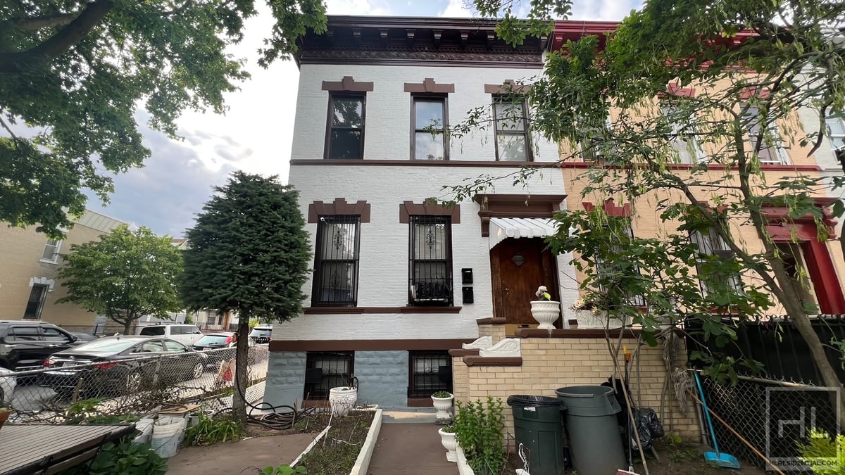 NATURALLY BRIGHT 3 BEDROOM w/ HUGE DECK NEWKIRK AVENUE/ FLATBUSH
