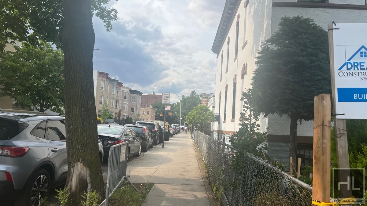 NATURALLY BRIGHT 3 BEDROOM w/ HUGE DECK NEWKIRK AVENUE/ FLATBUSH