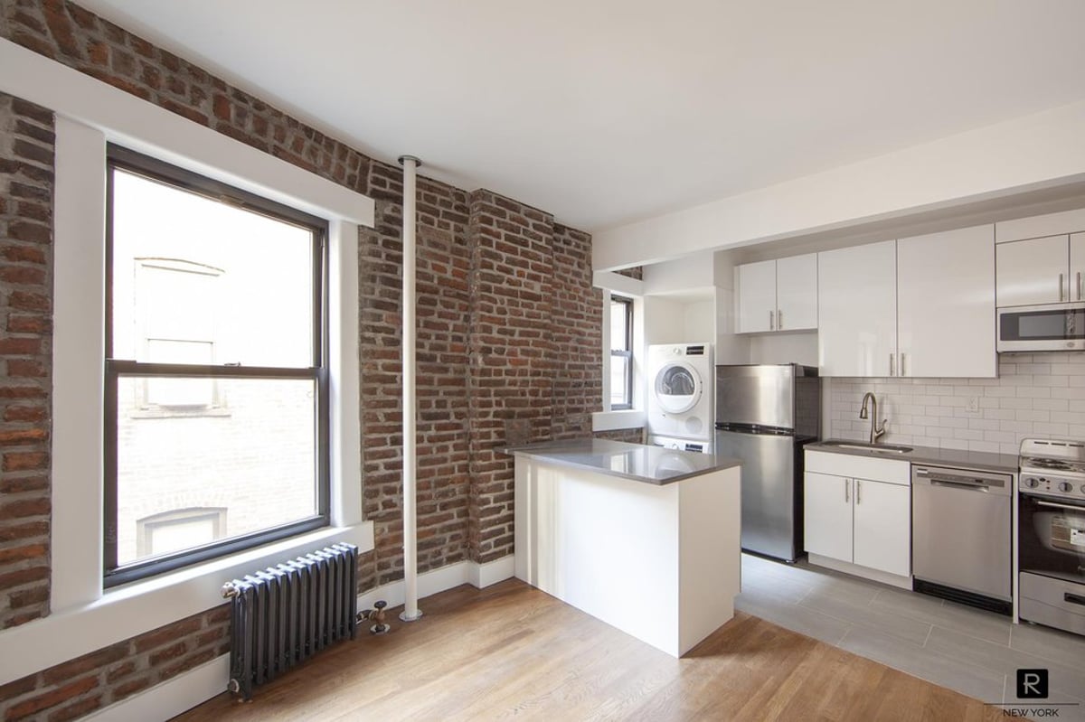 Photo for 83 BAXTER STREET - 83 Baxter Street Rental Building in Chinatown, Manhattan