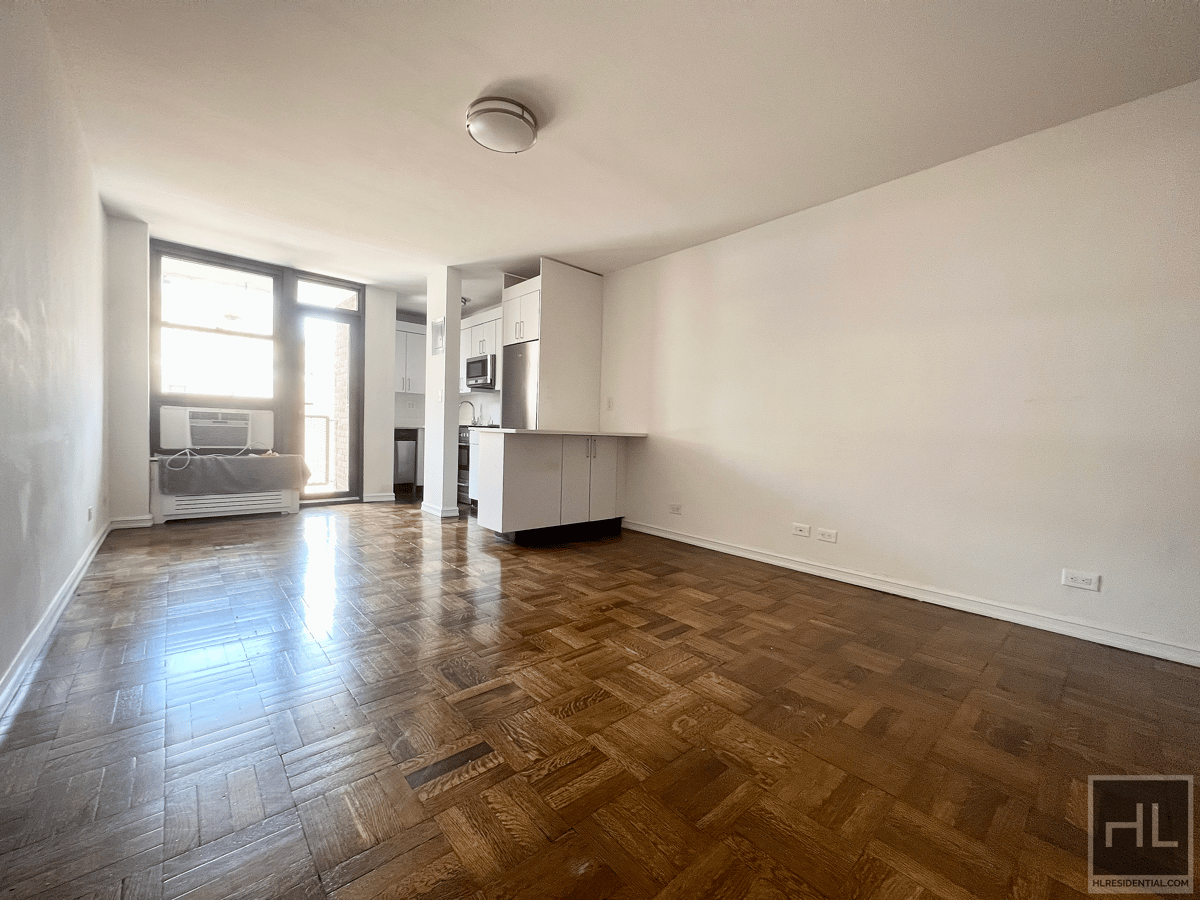 Photo for 165 East 35th Street - 165 East 35th Street Rental Building in Murray Hill, Manhattan
