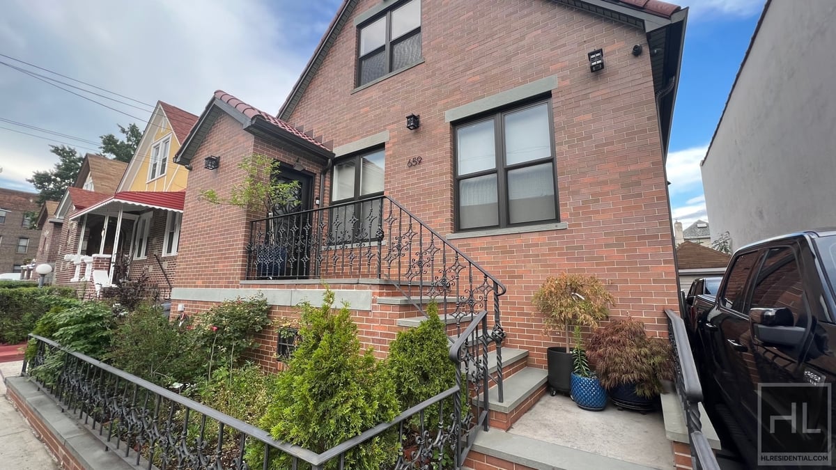 LARGE AND BRIGHT 2 BEDROOMS 52 STREET/ PRIME EAST FLATBUSH Rental