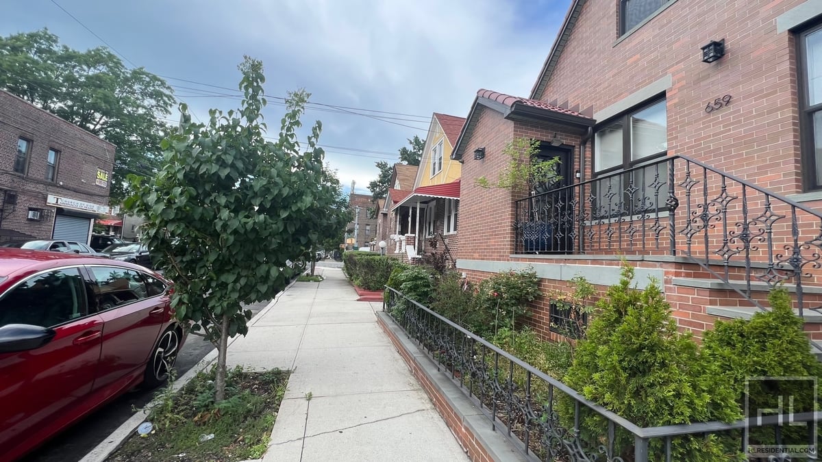 LARGE AND BRIGHT 2 BEDROOMS 52 STREET/ PRIME EAST FLATBUSH Rental