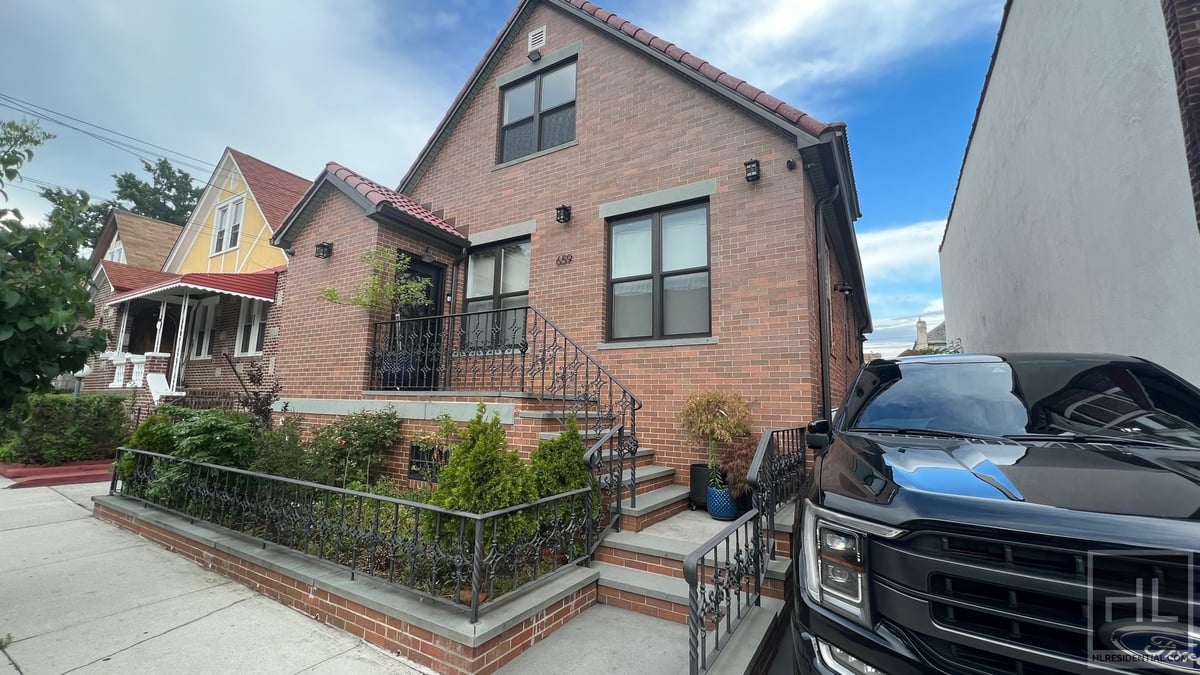 LARGE AND BRIGHT 2 BEDROOMS 52 STREET/ PRIME EAST FLATBUSH Rental
