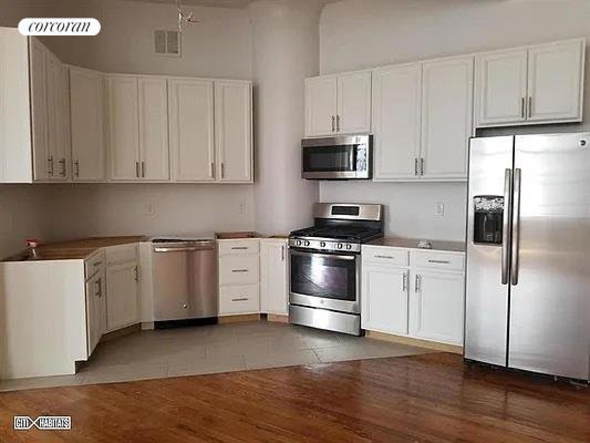 Photo for 80 VARICK STREET - 80 Varick Street Rental Building in Hudson Square, Manhattan