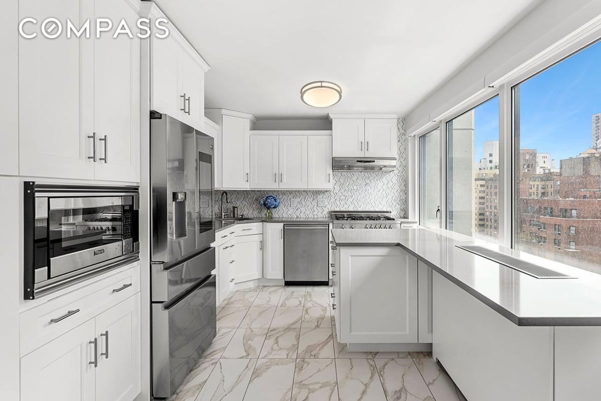 Photo for The Landmark - 300 East 59th Street Cooperative in Sutton Place, Manhattan