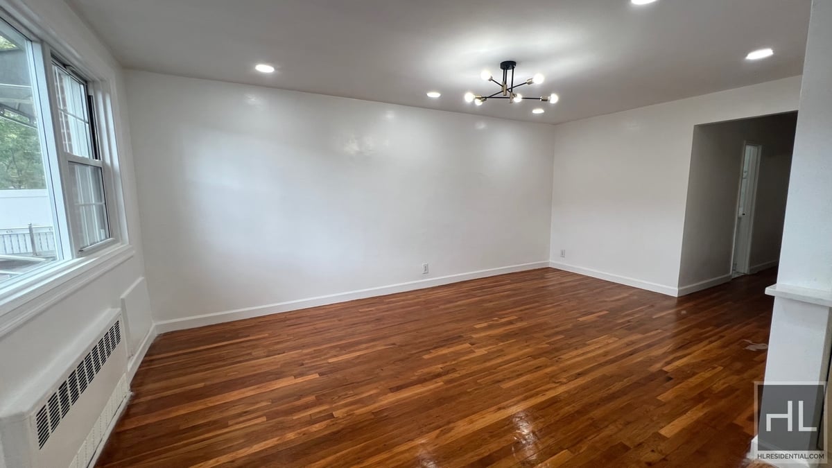 GUT RENOVATED LARGE AND MODERN 3 BEDROOMS EAST 57 STREET/PRIME FLATLAND