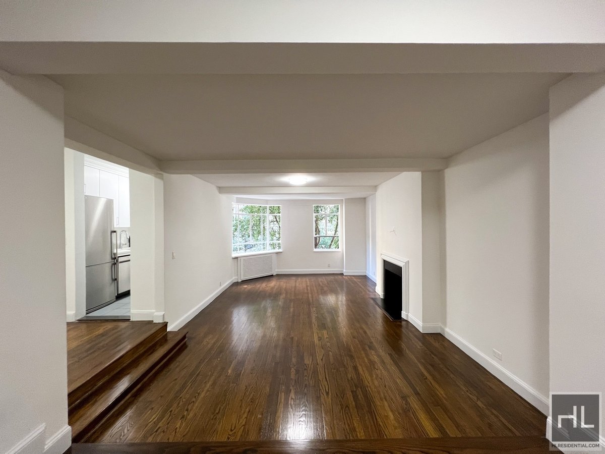 Photo for 20 5th AVENUE - 20 5th Avenue Rental Building in Greenwich Village, Manhattan