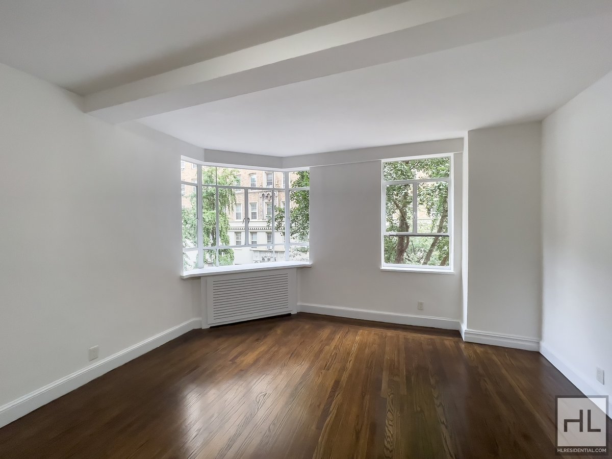 Photo for 20 5th AVENUE - 20 5th Avenue Rental Building in Greenwich Village, Manhattan