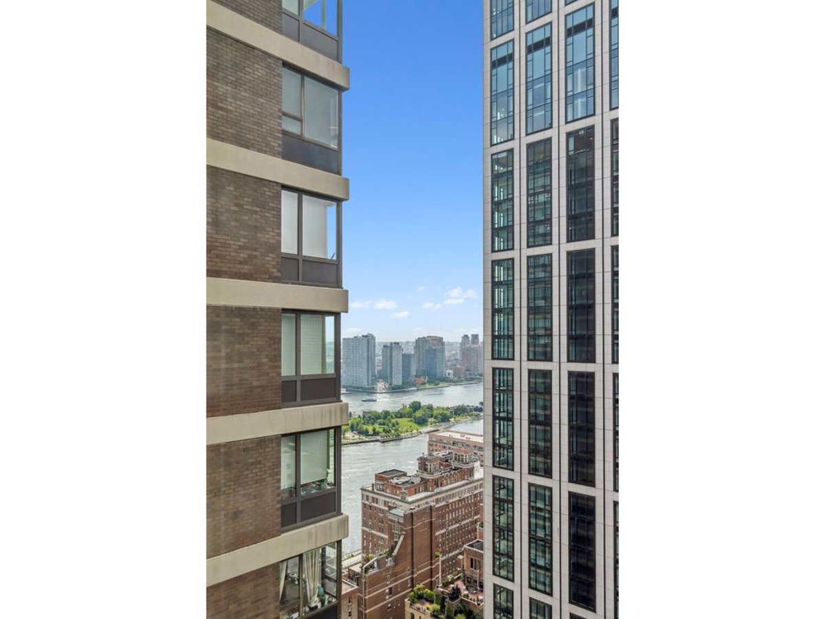 Photo for The Sovereign - 425 East 58th Street Cooperative in Sutton Place, Manhattan