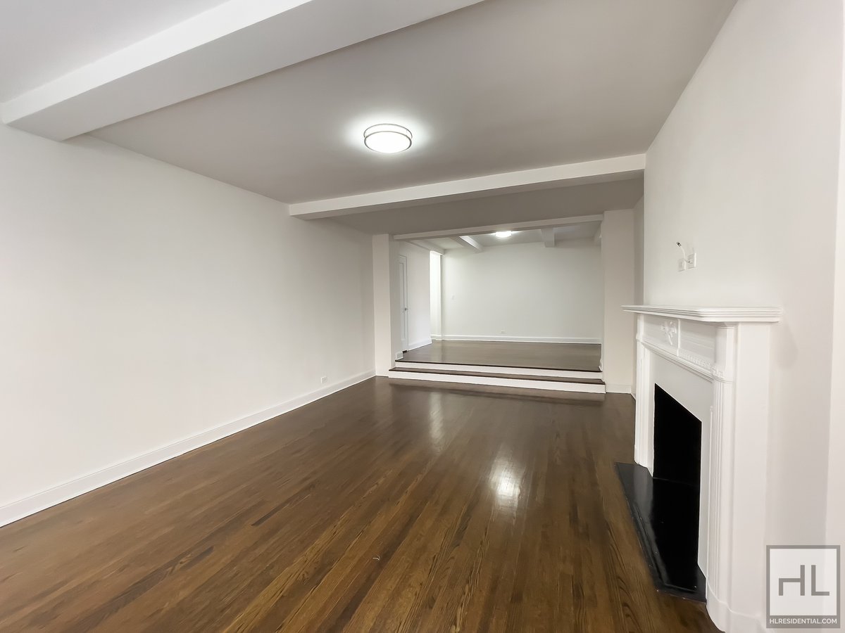 Photo for 20 5th AVENUE - 20 5th Avenue Rental Building in Greenwich Village, Manhattan