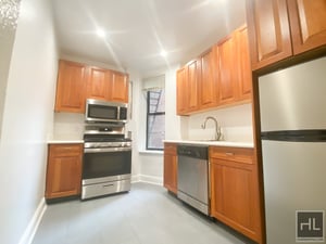 Photo for RIVERSIDE DR off W. 92nd: 2BR w/Doorman, Elevator, Gym, Laundry & NO Broker's Fees!