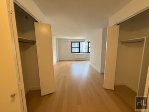 Photo for 🔥 Murray Hill 1BR w/ Doorman + Roof Deck — The Nash — NO FEE | East 39th Street