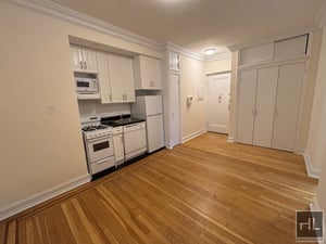 Photo for *E. 51 ST/Btw 3rd & 2nd Aves, Turtle Bay, Elevator, Laundry & NO Broker's Fees!**