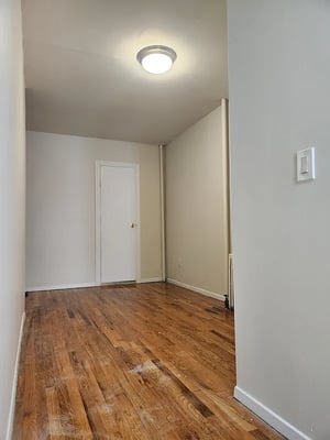 Photo for 2nd Avenue