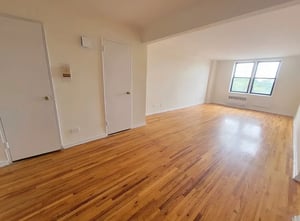 Photo for 164th Street