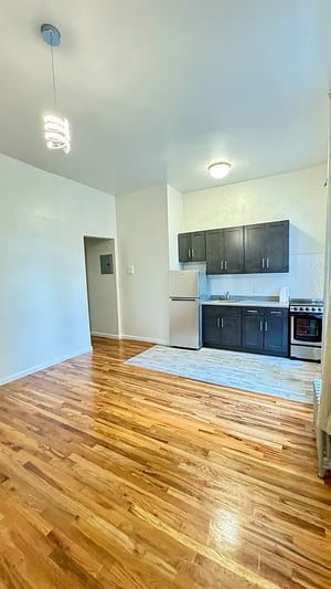 Photo for 2nd Avenue