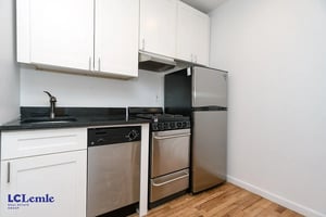 Photo for 1st Avenue