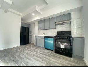 Photo for 31st Avenue