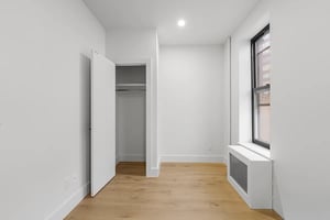 Photo for Sixth Avenue