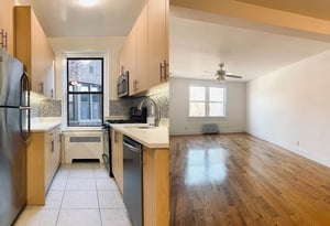 Photo for Qns Boulevard