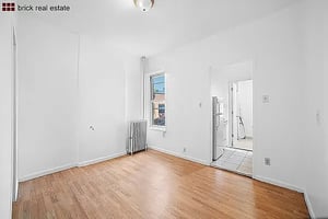 Photo for 4th Avenue