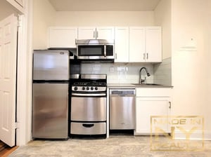 Photo for 31st Avenue