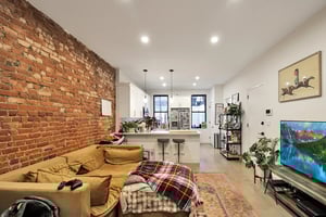 Photo for Greenpoint Avenue