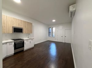 Photo for Willoughby Avenue