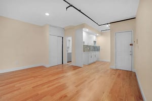 Photo for 3rd Avenue