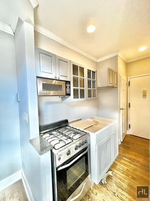 Photo for E 13TH ST.