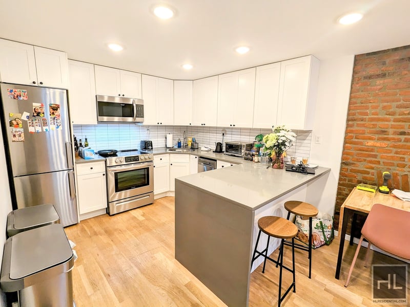 Image for 386 6 AVENUE