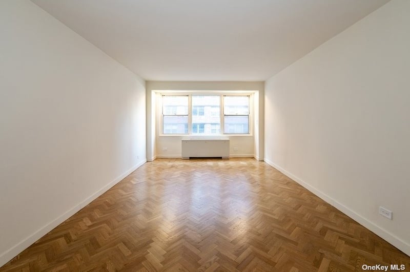 Image for 10 W 15th Street